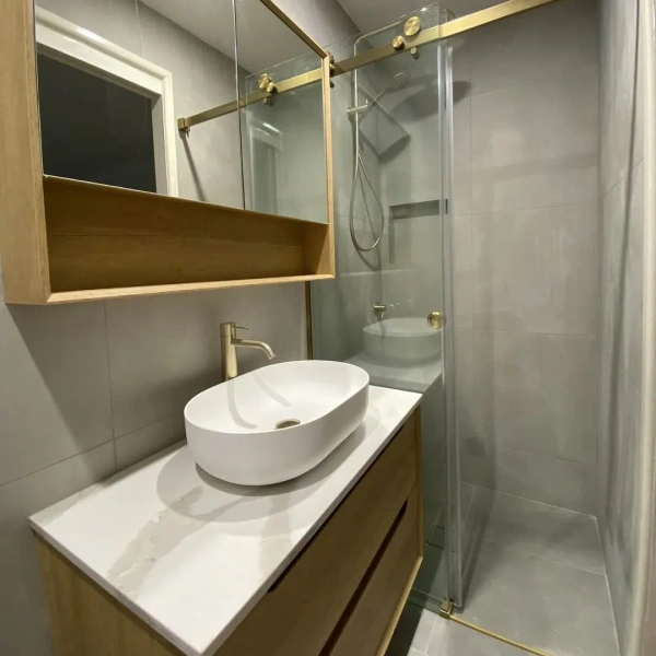 Byron 900x800 Natural Oak Shaving Cabinet - Image 3