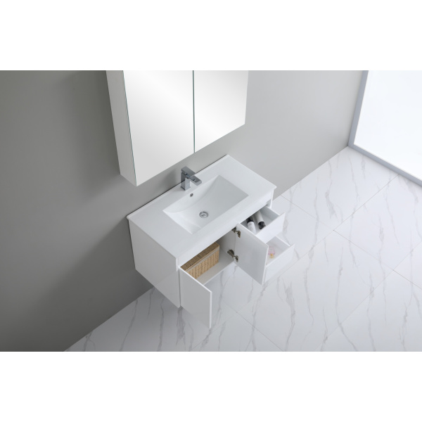 P93RWH - Image 3